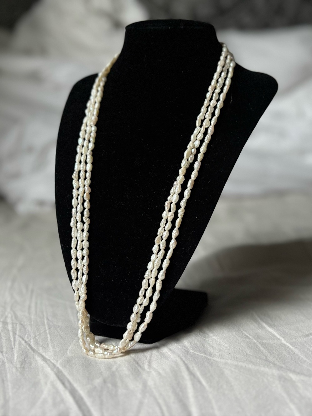 Freshwater rice pearl necklace.